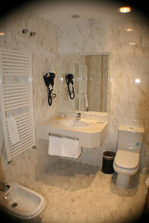 Hotel Valle Las Luinas Soto de Luina Ngoại thất bức ảnh