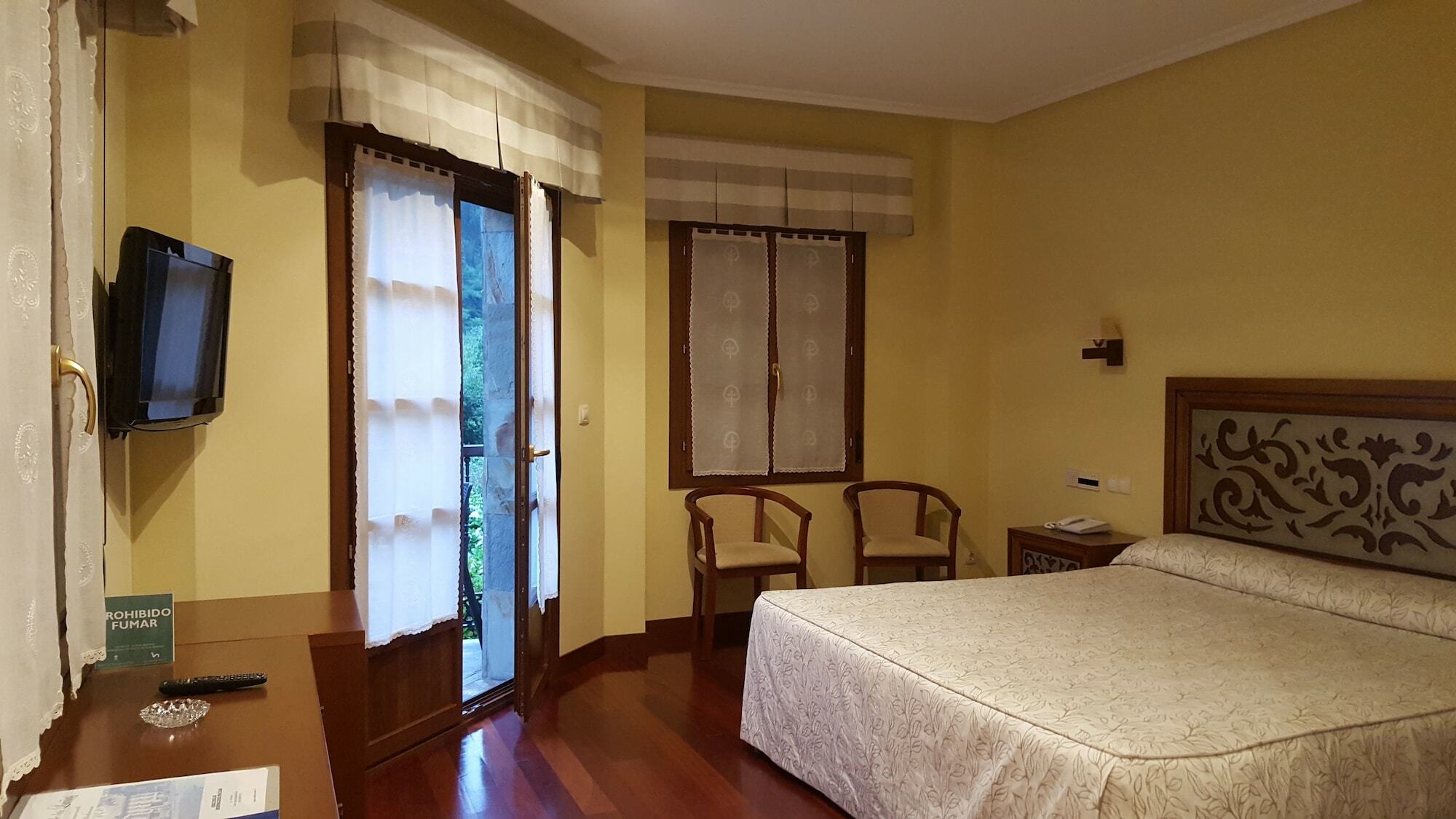 Hotel Valle Las Luinas Soto de Luina Ngoại thất bức ảnh