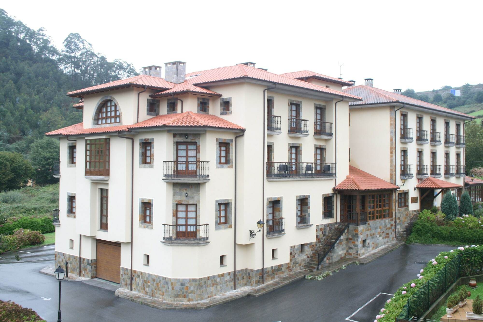 Hotel Valle Las Luinas Soto de Luina Ngoại thất bức ảnh